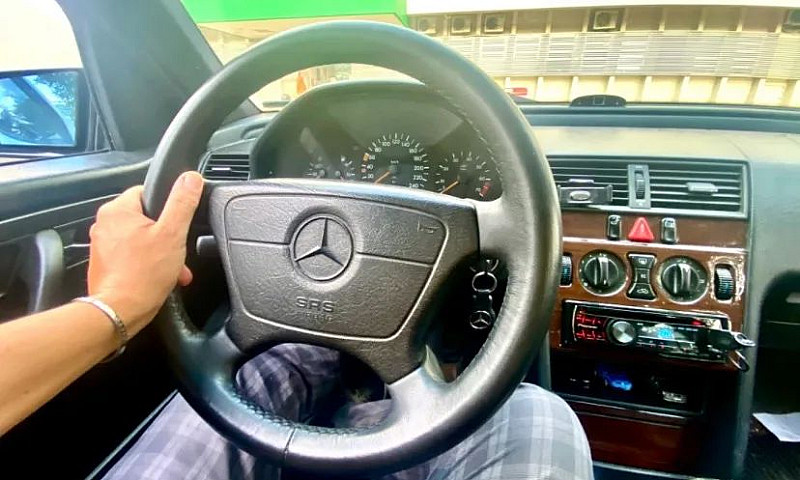 Mercedes-Benz C-180 ...