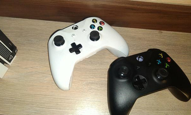 Xbox One S Com 2 Con...