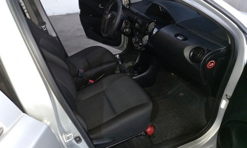 Toyota Etios 1.3 16V...