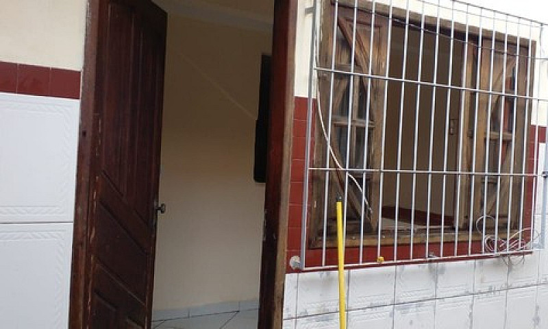 Alugo Casa  600.00...