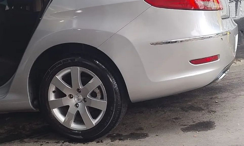 Peugeot 408...