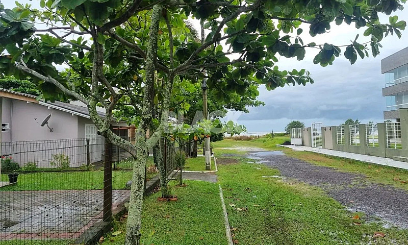 Casa Na Quadra Do Ma...