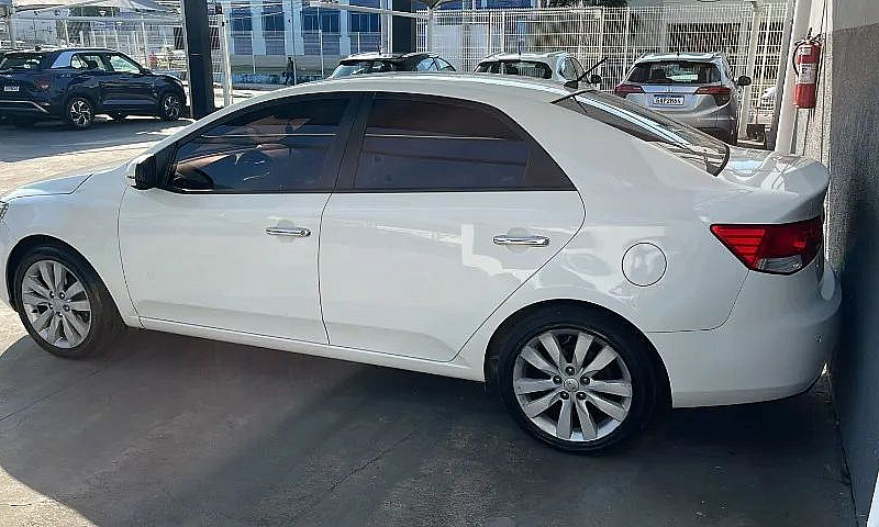 Kia Motors Cerato 1....