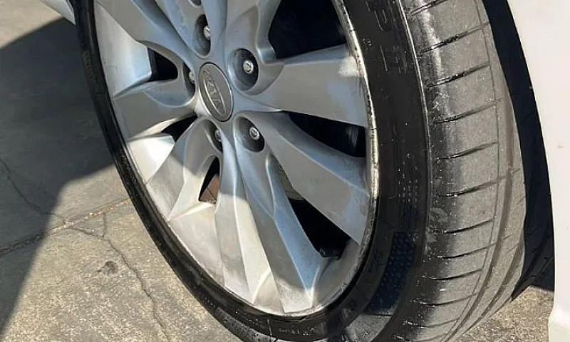 Kia Motors Cerato 1....