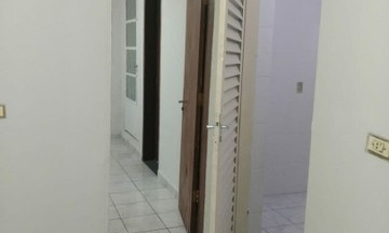Casa De Fundos 2Qts...