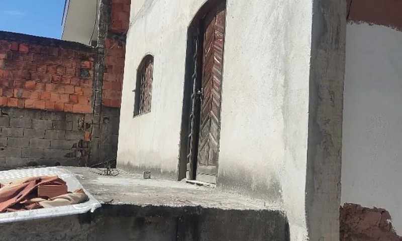 Alugo Casa No Bairro...