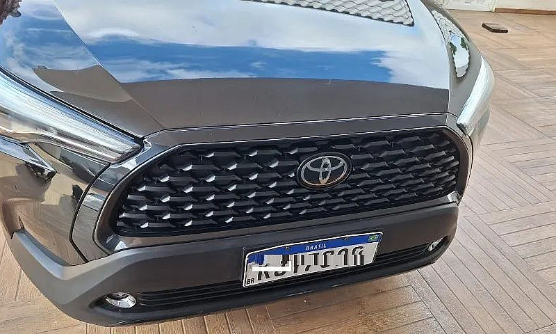 Toyota Corolla Cross...