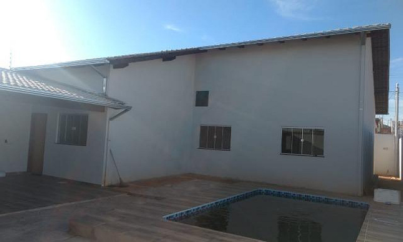 Casa Com Piscina Nov...