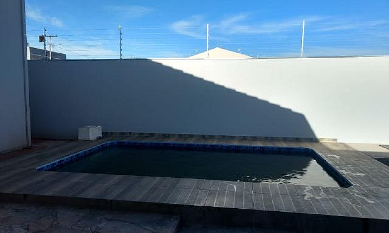 Casa Com Piscina Nov...