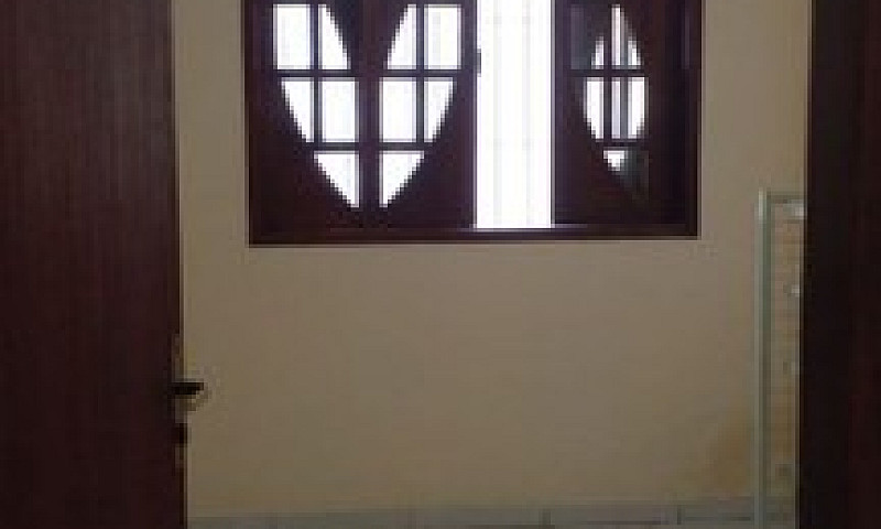 Alugo Casa  600.00...
