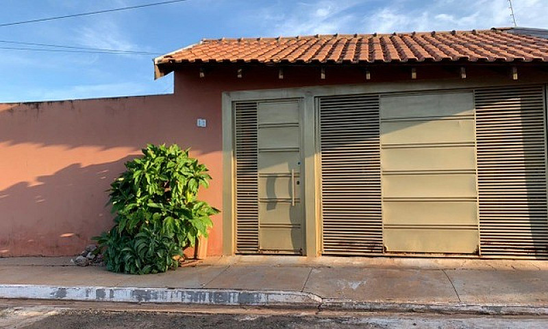 Linda Casa Em Condom...