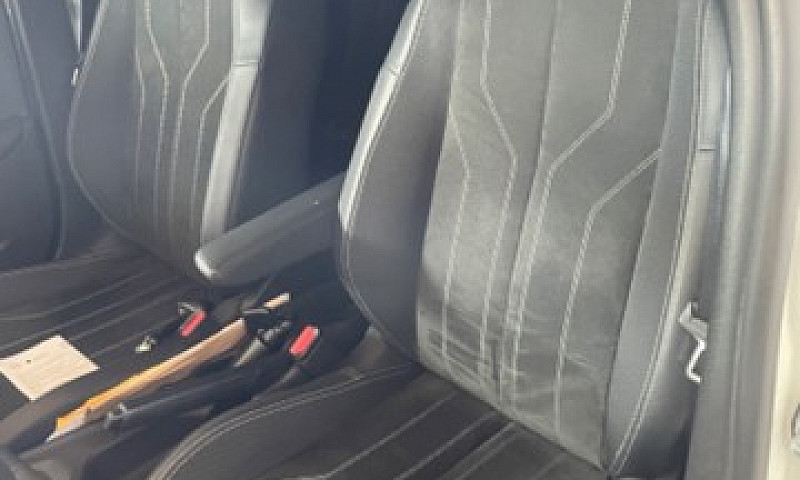 Peugeot 208 Grife / ...