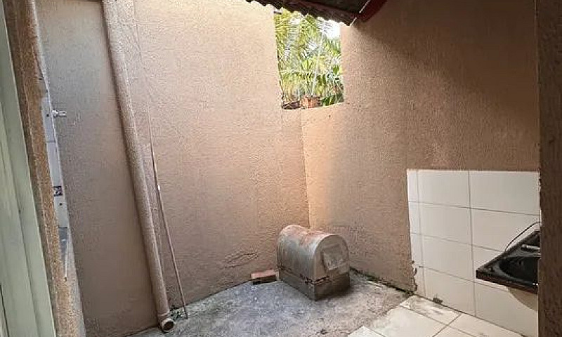 Casa Com Sala Comerc...