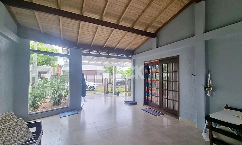 Casa Na Quadra Do Ma...