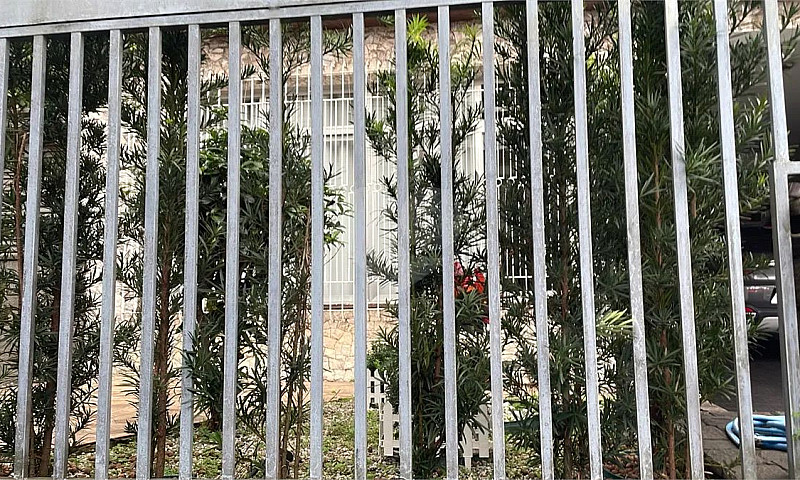 Casa Com 3 Quartos À...