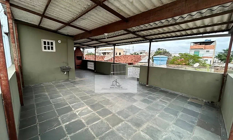 Casa De Fundos Com 2...