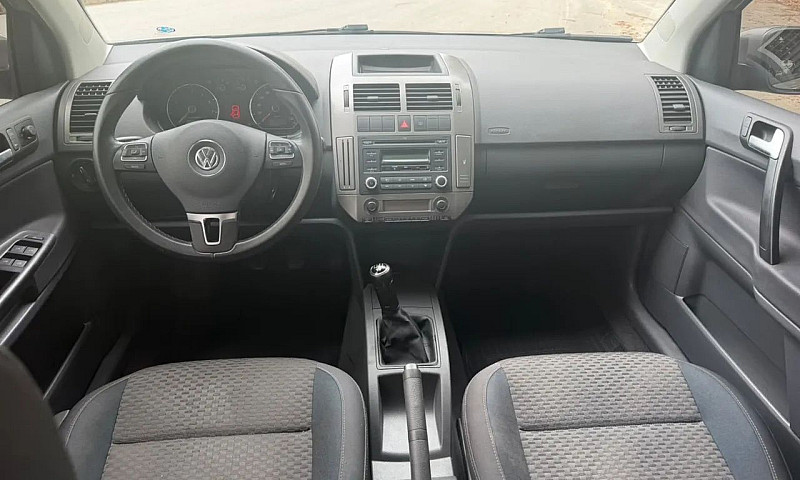 Volkswagen Polo Sed....