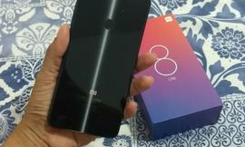 Xiaomi Mi 8 Lite...