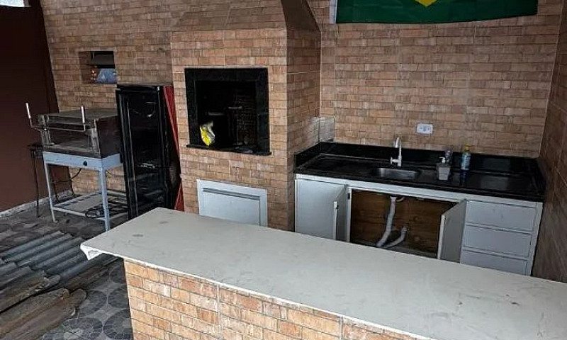 Três Casas No Terren...