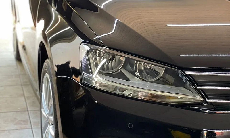 Volkswagen Jetta Com...