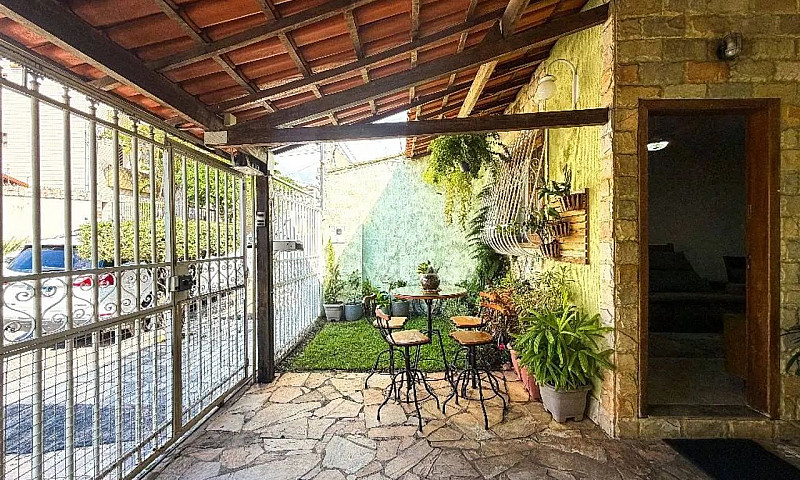 Casa Com 3 Dormitóri...