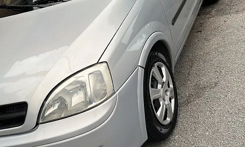 Chevrolet Corsa Hatc...