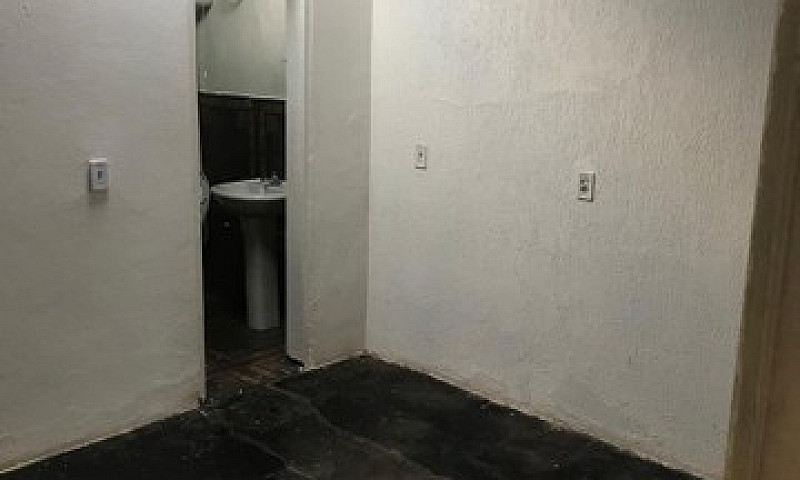 Alugo Casa De Fundo ...