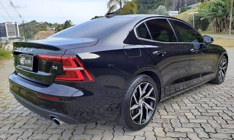 Volvo S60 T4 Momentu...