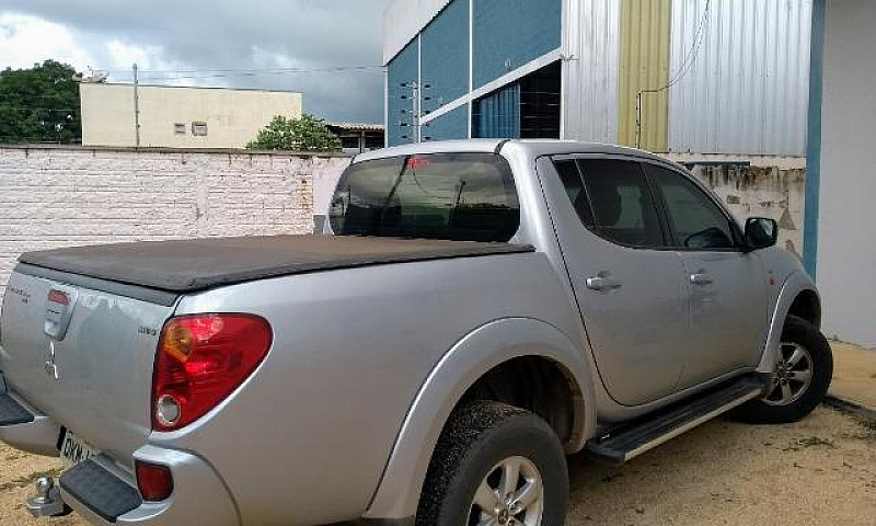 Mitsubishi L200...