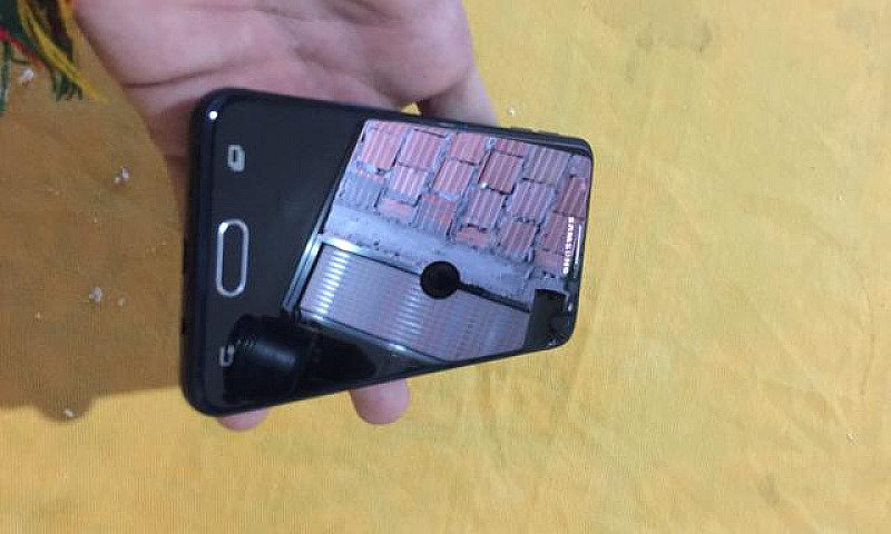 J5 Prime 300 Reais...