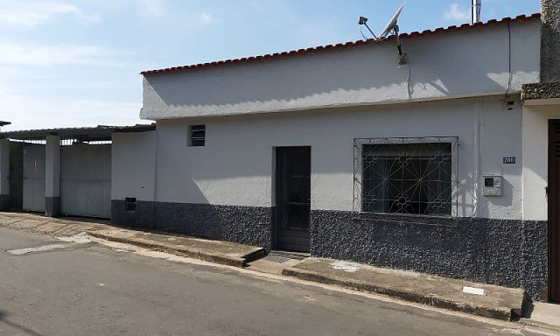 Ótimo Imóvel Com 2 C...