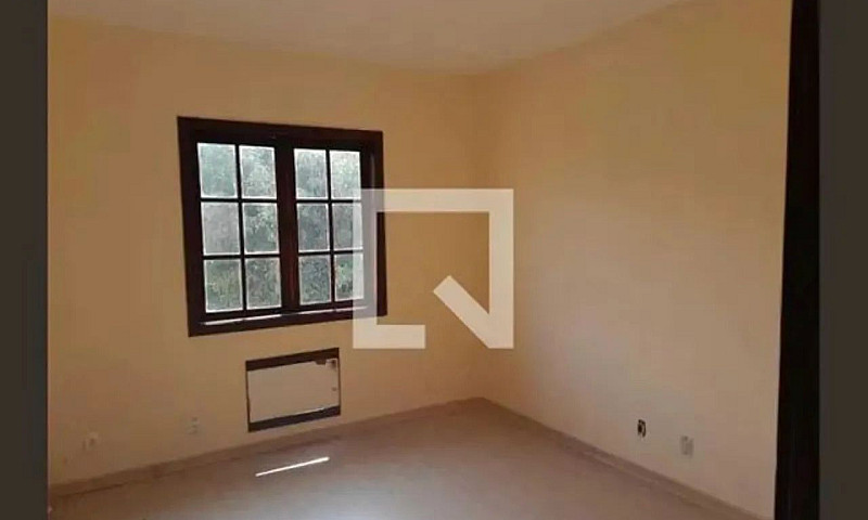 Casa Com Piscina 3 Q...