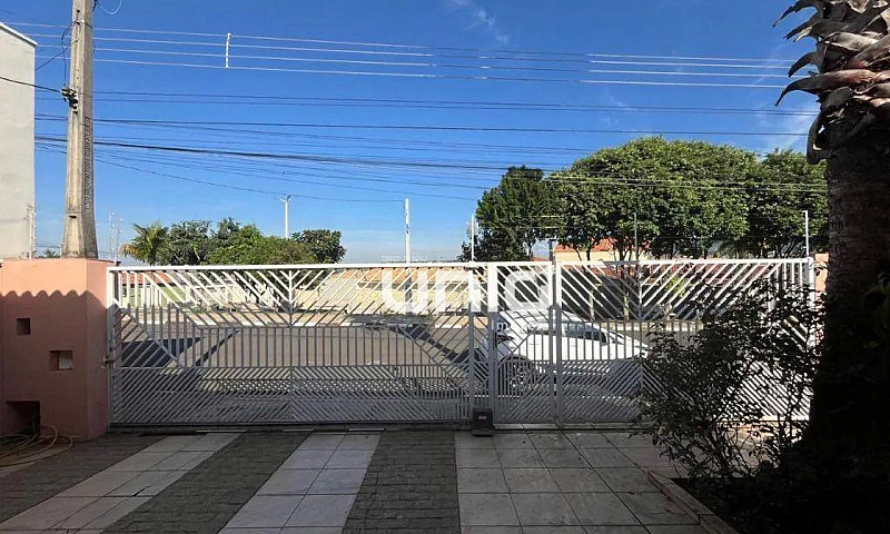 Casa Com 3 Dormitóri...