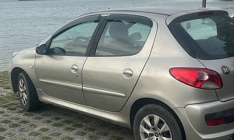 Peugeot 207 Xr 1.4 F...