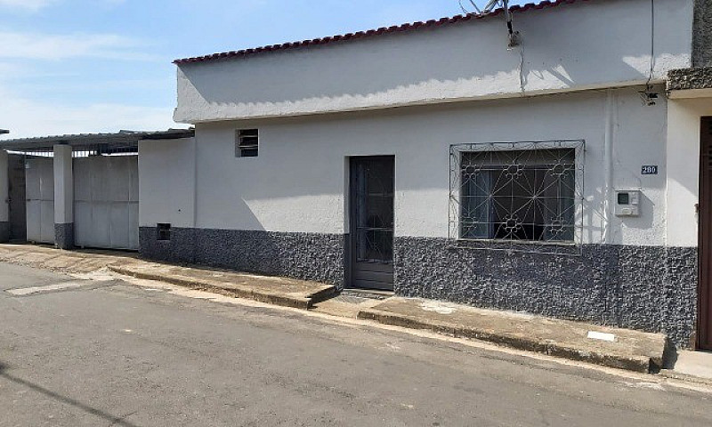 Ótimo Imóvel Com 2 C...