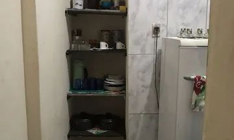 Kitnet Pequena Simpl...