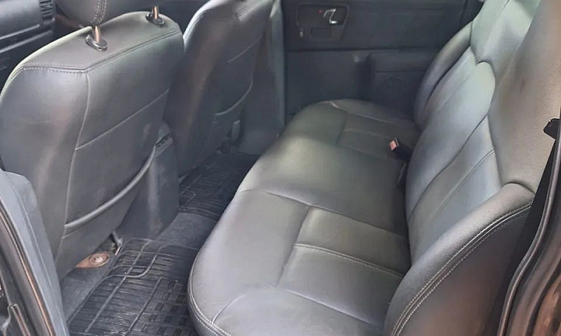 Chevrolet S10 Pick-U...