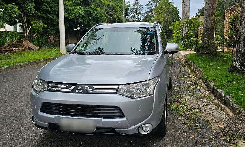 Mitsubishi Outlander...