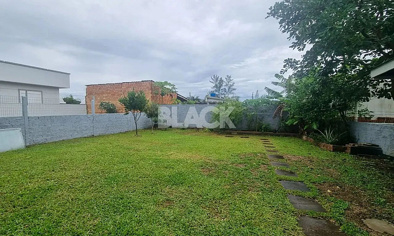 Casa Na Quadra Do Ma...