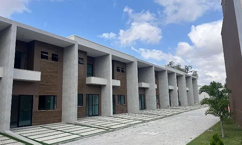 Casa Com Dois Suítes...