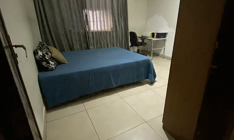 ? Aluga-Se Casa Em I...