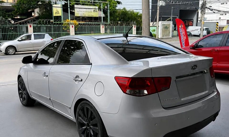 Kia Motors Cerato 1....