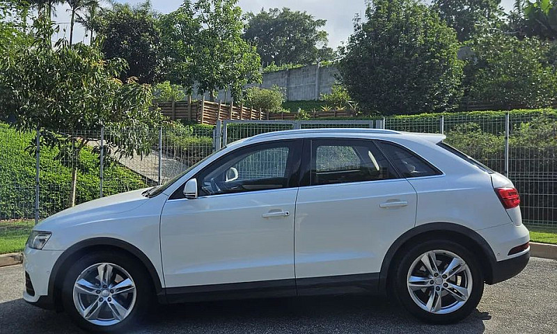 Audi Q3 Audi Black E...