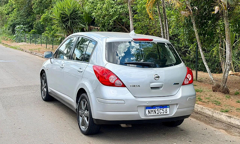Nissan Tiida S 1.8/1...