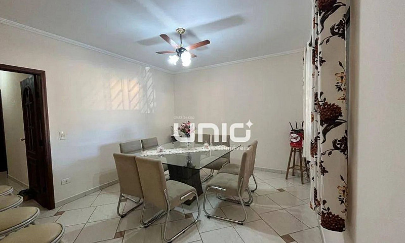 Casa Com 3 Dormitóri...