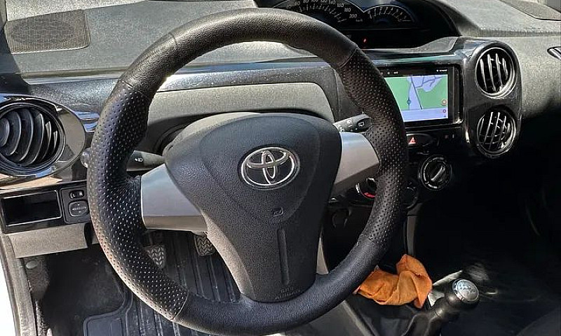 Toyota Etios X 1.3 F...