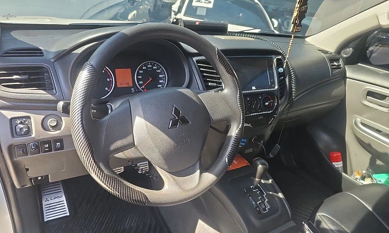 Mitsubishi L200 Tri....