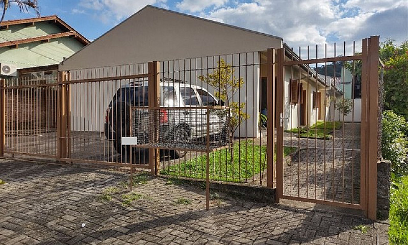 Casa Com 2 Dormitóri...