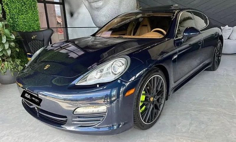 Porsche Panamera 4S ...