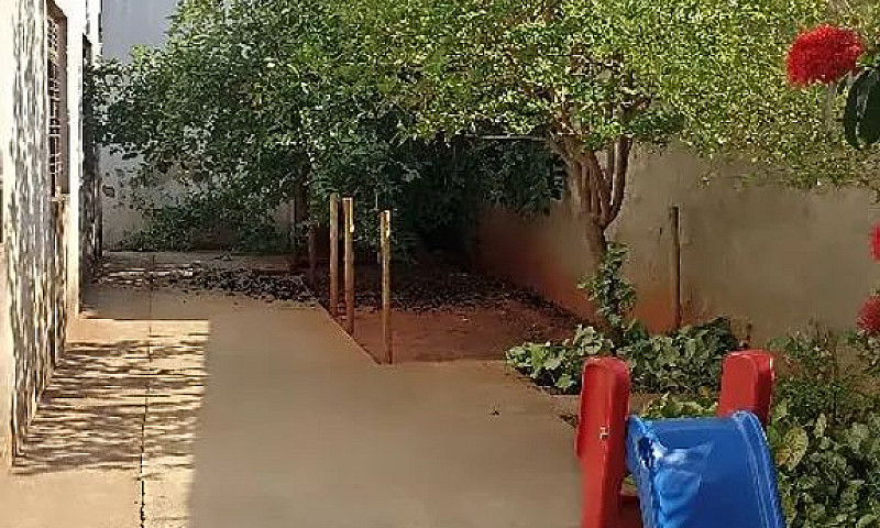 Casa No Jardim Helvé...